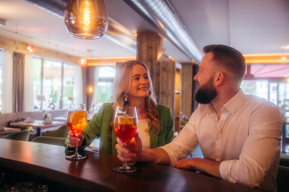 Restaurant/places to eat, Lounge or bar