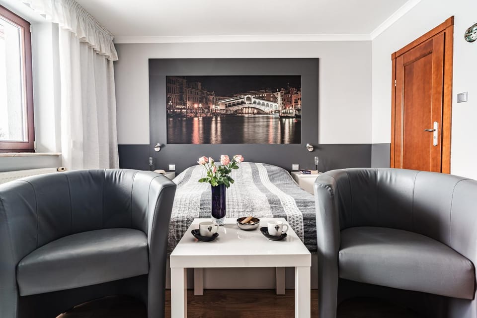 Seating area, Bedroom