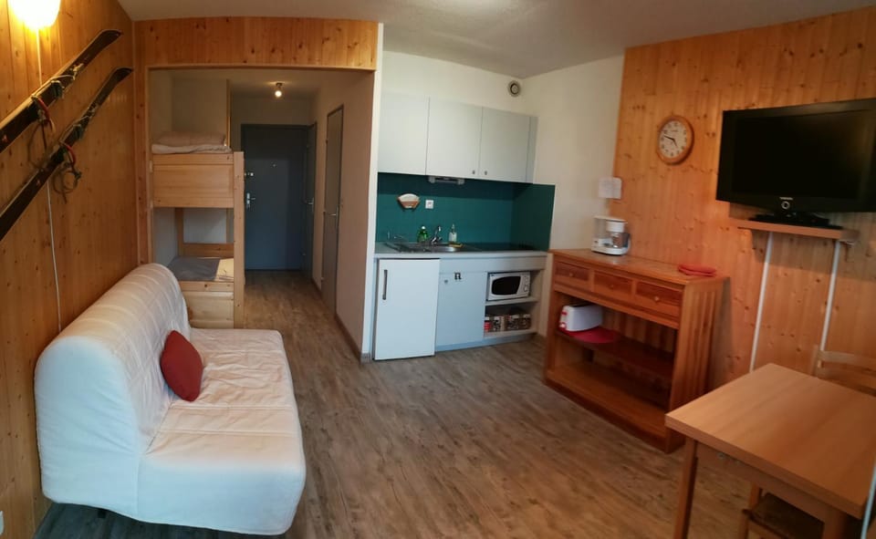 Kitchen or kitchenette, Living room