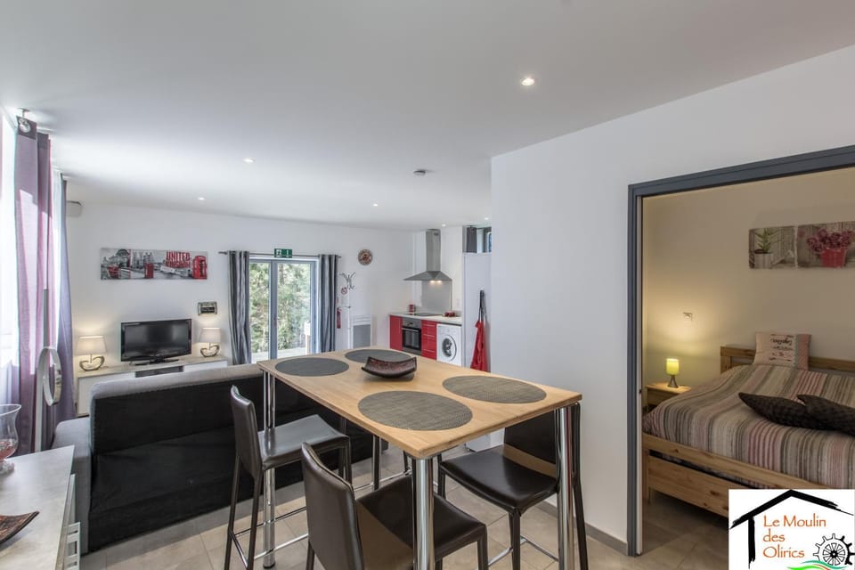 Kitchen or kitchenette, Living room, Dining area