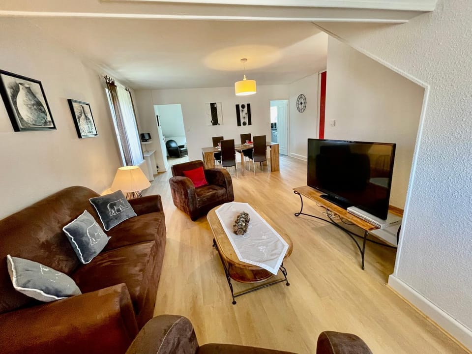 Communal lounge/ TV room, Living room, Dining area