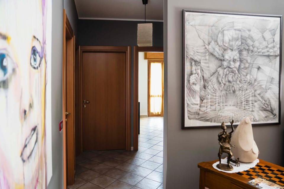 Facade/entrance, Decorative detail, Communal kitchen, furniture, heating, internet
