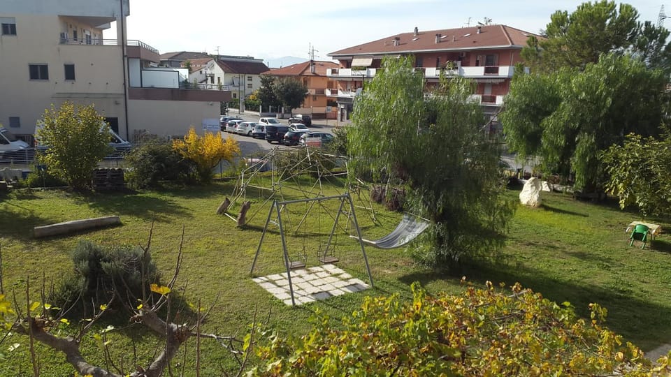 Property building, Facade/entrance, Day, BBQ facilities, Children play ground, Garden, Garden, Balcony/Terrace, Floor plan, Garden view, Family