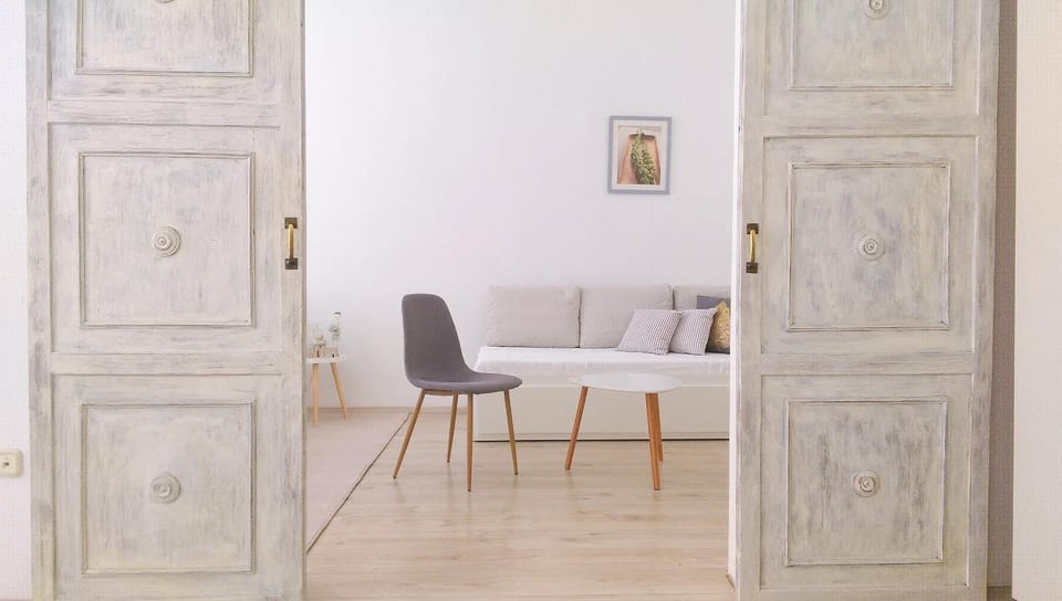 Bed, Living room, Seating area