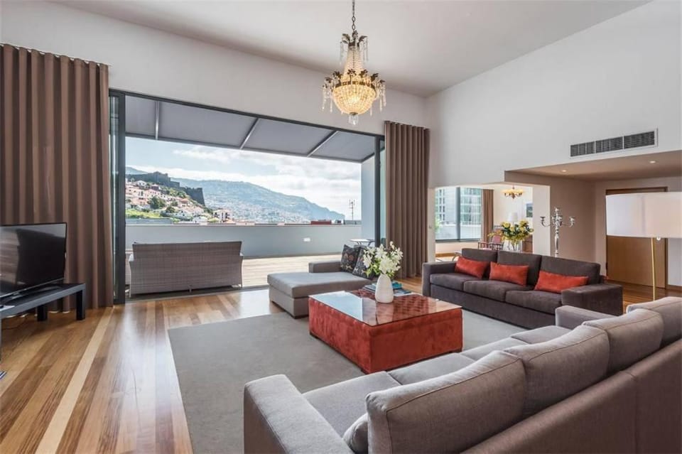 Communal lounge/ TV room