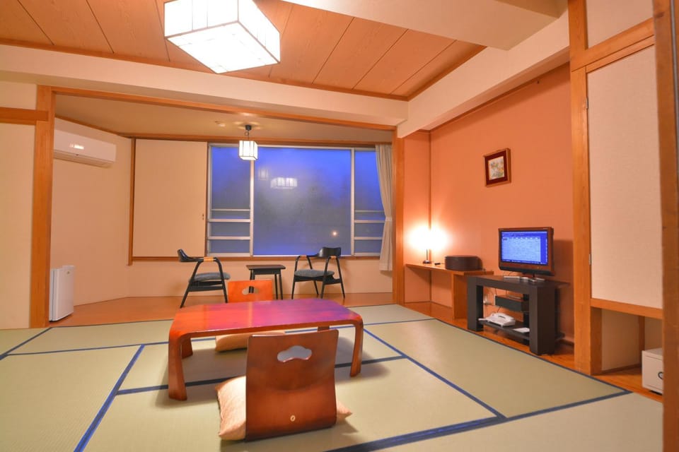 Photo of the whole room, Decorative detail