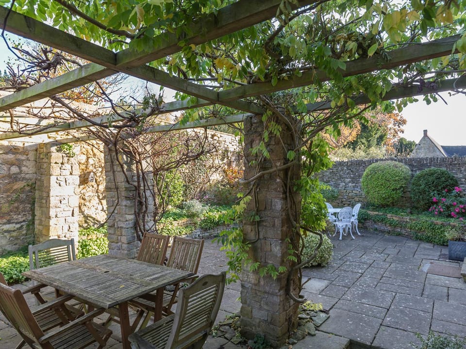 Patio, Garden, Dining area