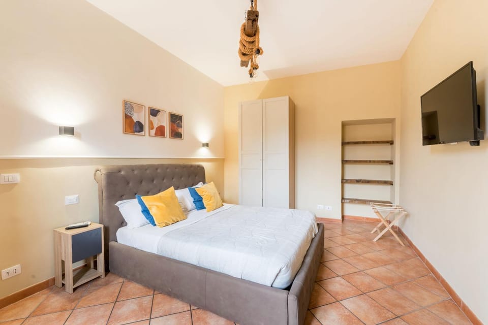 Bed, TV and multimedia, Bedroom