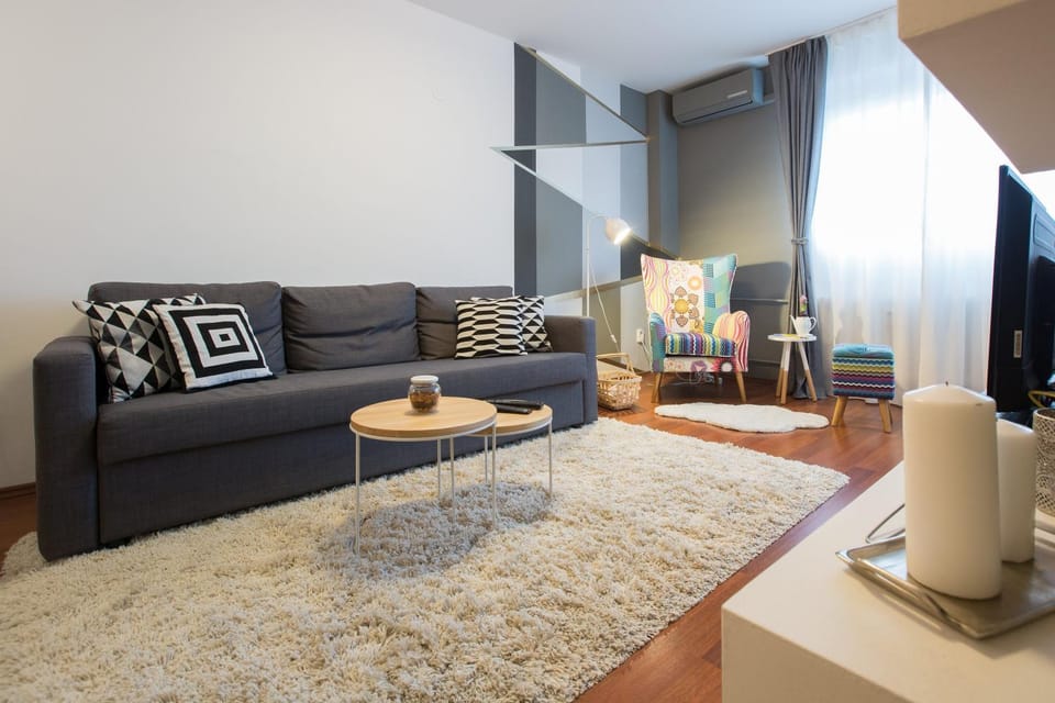 Day, Living room