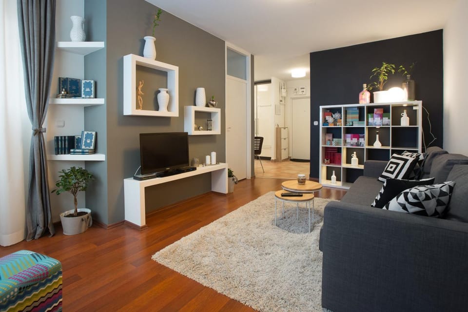 Day, Living room, Seating area