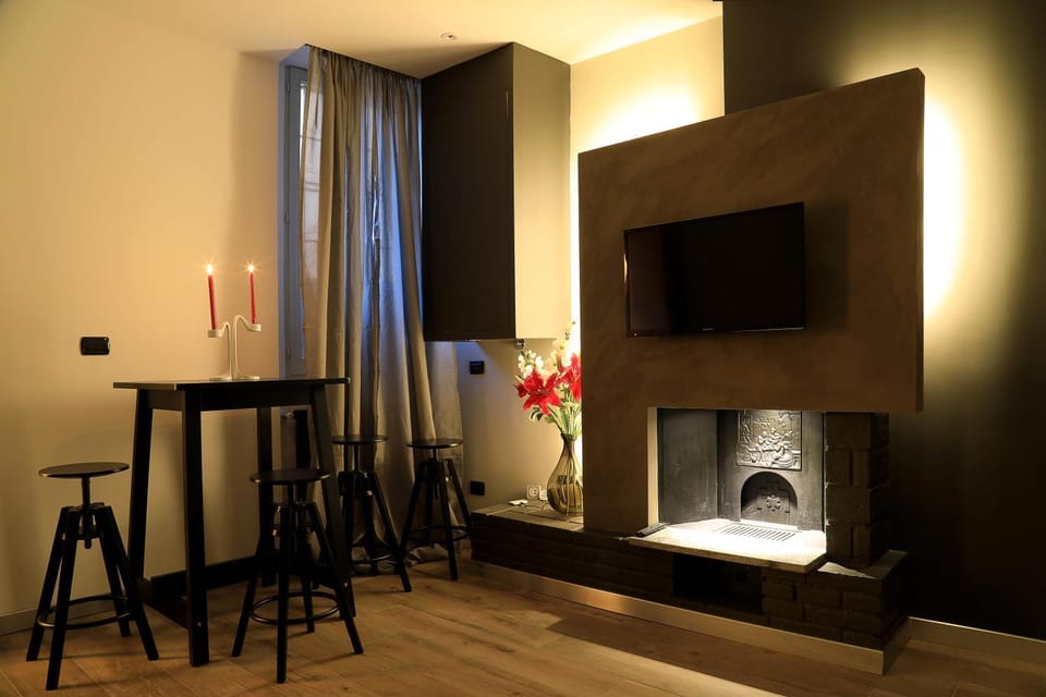 TV and multimedia, Living room, Seating area, Dining area
