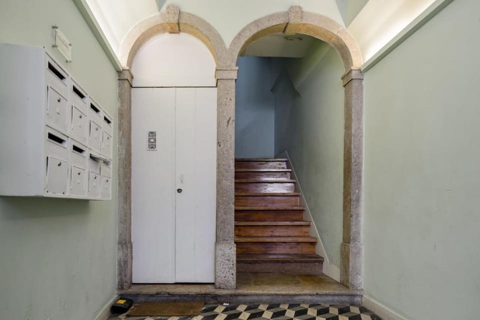 Cozy 1st Floor Flat Central Chiado District With Balconies and AC 19th Century building Apartment in Lisbon
