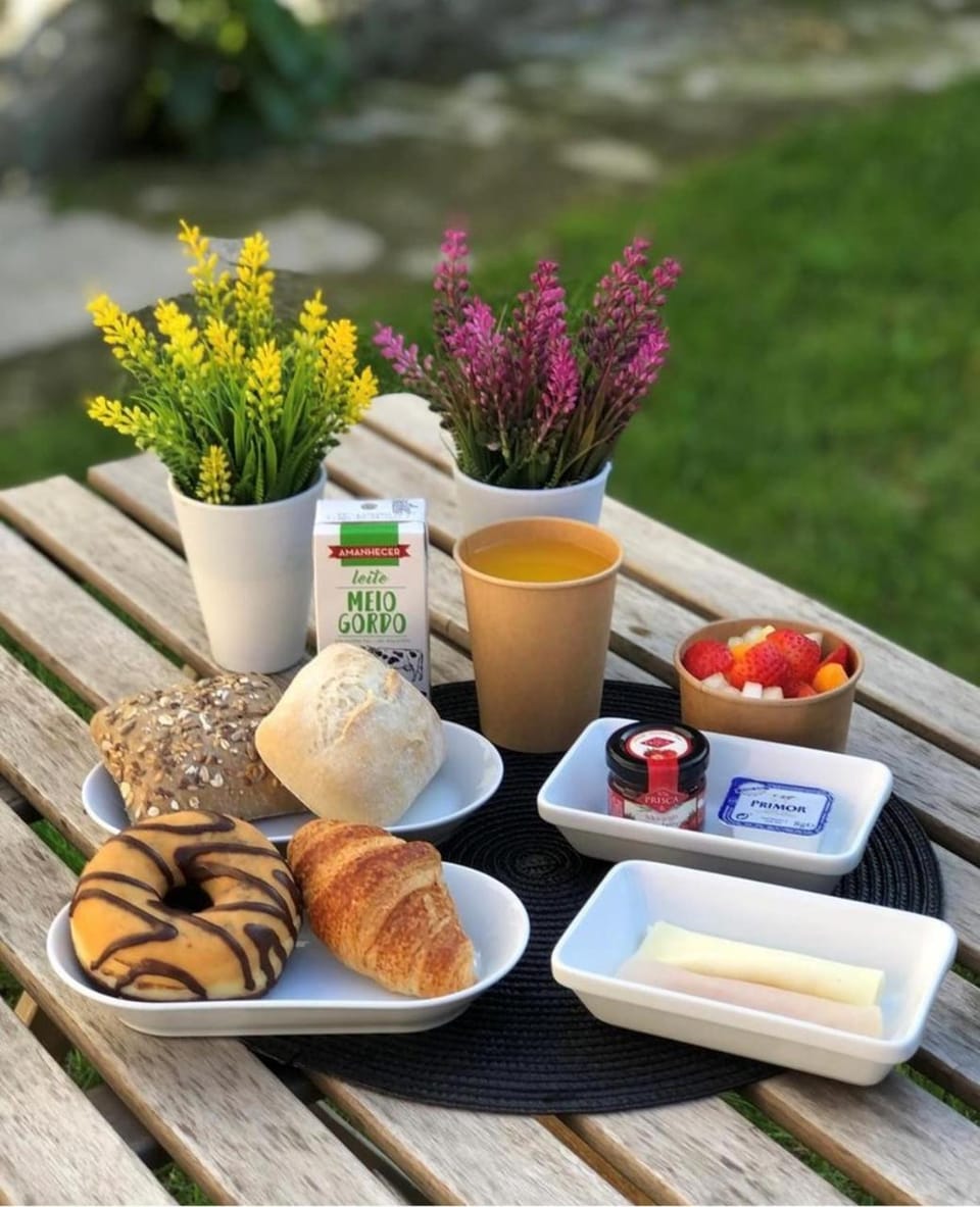 Food and drinks, Food, Breakfast, Continental breakfast