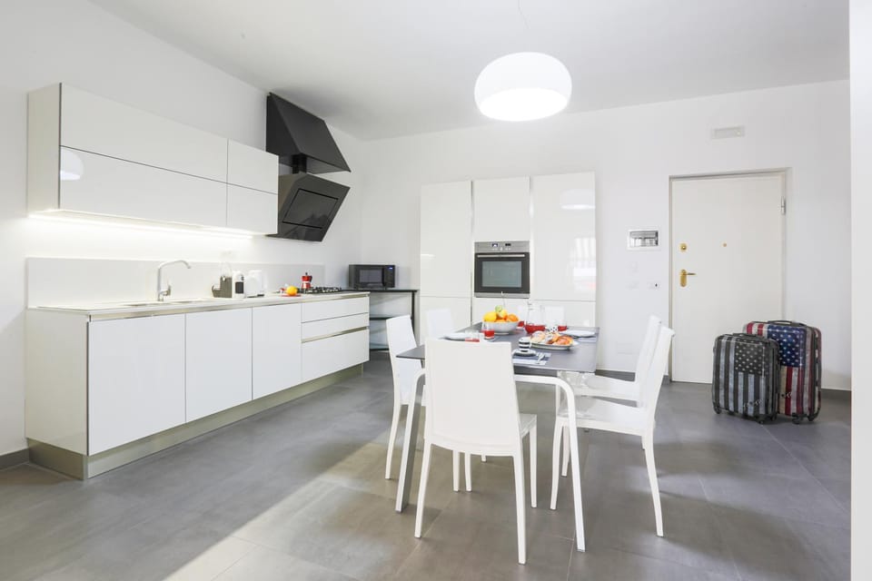 Coffee/tea facilities, Kitchen or kitchenette, Photo of the whole room, Seating area, Dining area
