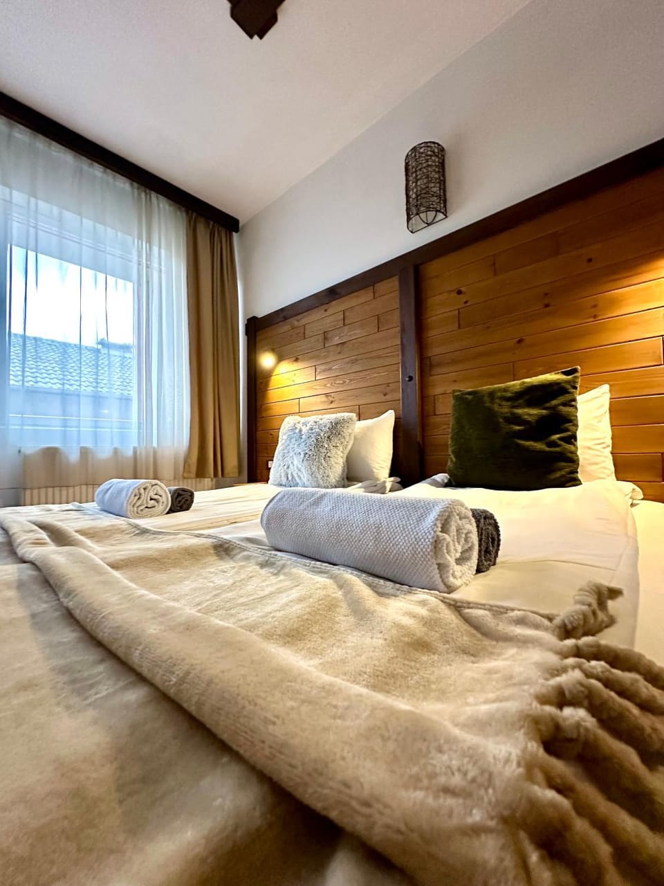 Bed, Photo of the whole room, towels