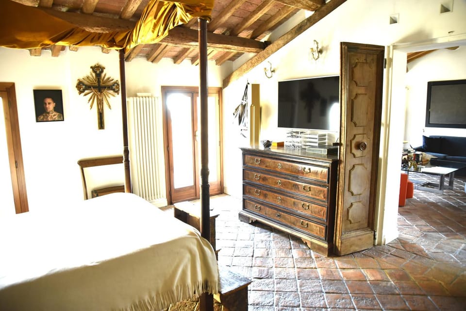 Photo of the whole room