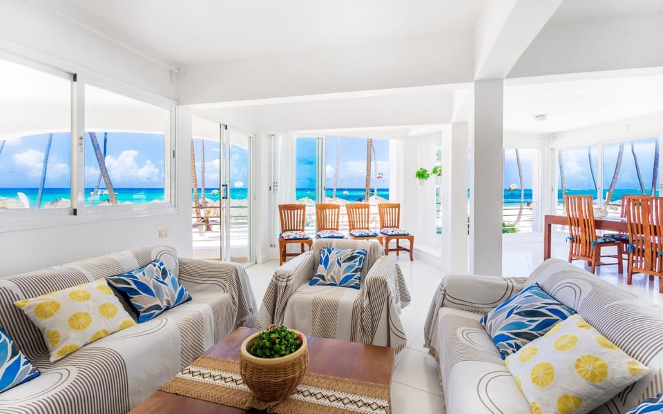 Living room, Seating area, Beach