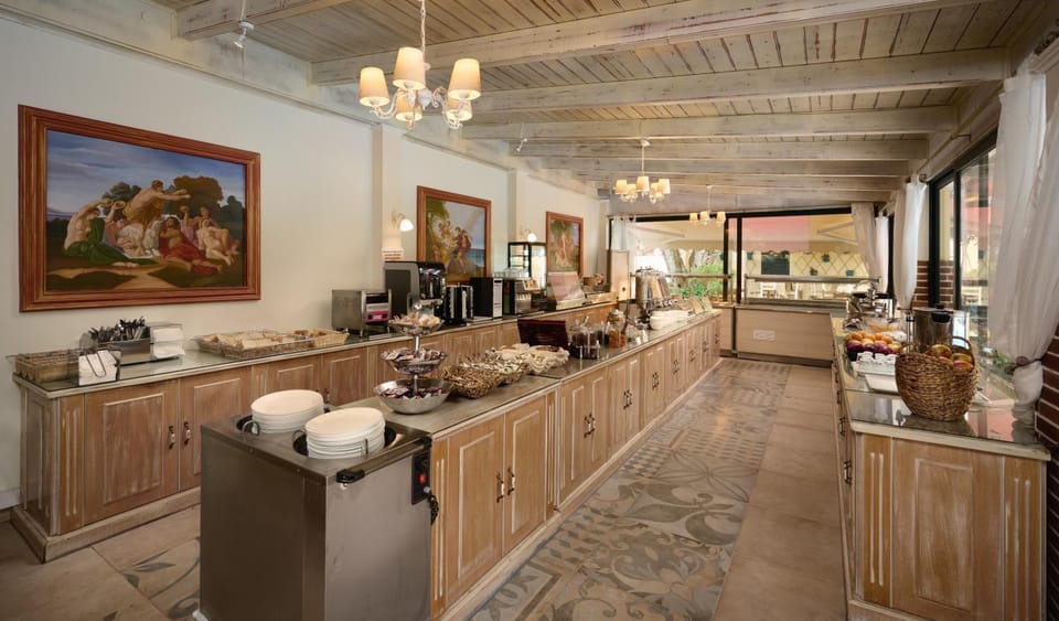 Restaurant/places to eat, Breakfast, Buffet breakfast