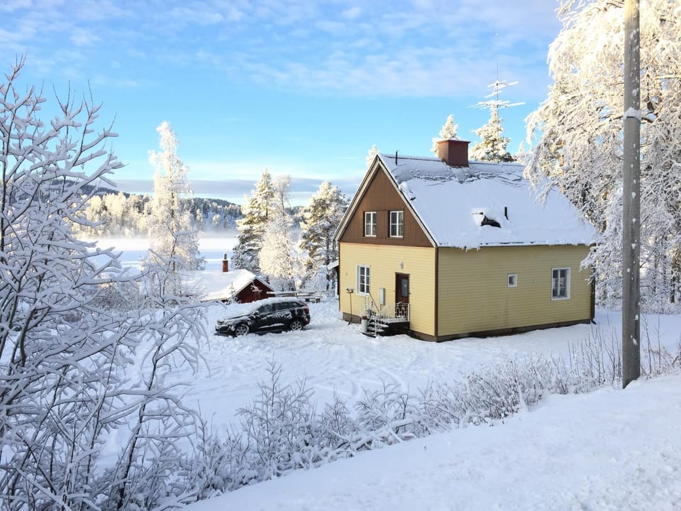 Property building, Day, Neighbourhood, Natural landscape, Winter, On site