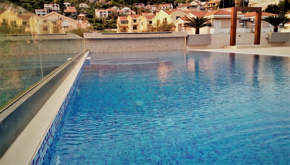 Swimming pool, Swimming pool