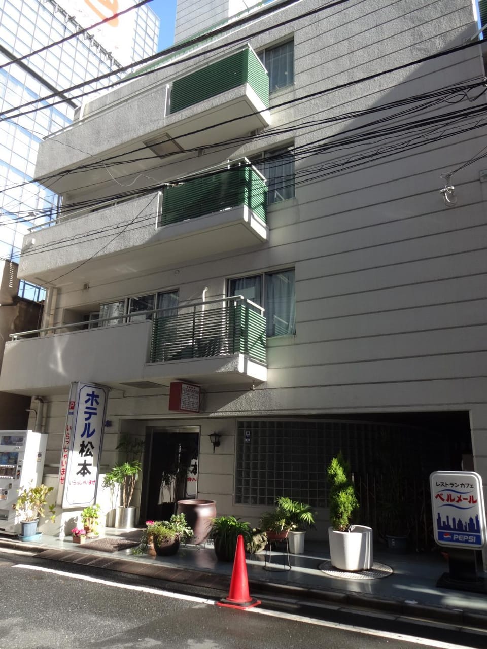 Facade/entrance