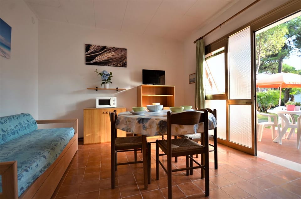 TV and multimedia, Living room, Dining area, minibar