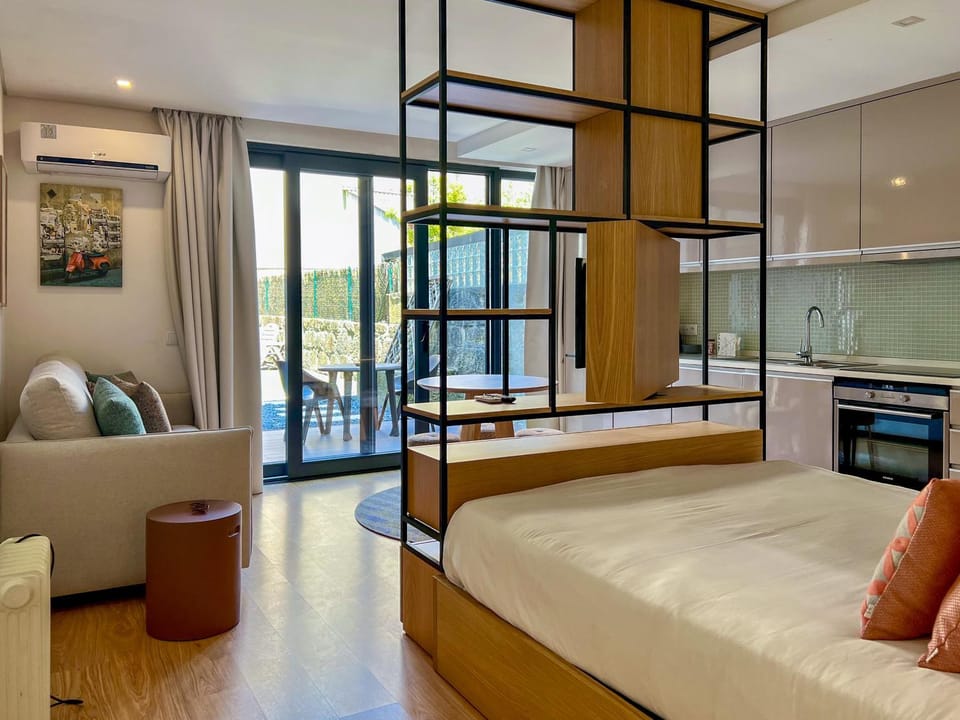 Bed, Living room, Photo of the whole room, Seating area, Bedroom