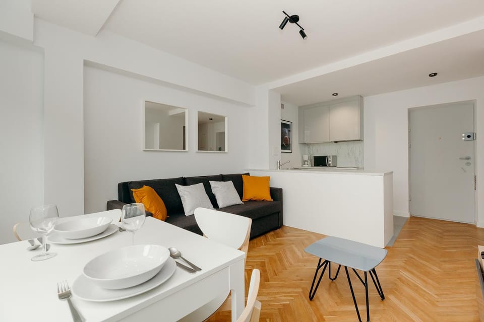 Bed, Living room, Seating area, Dining area