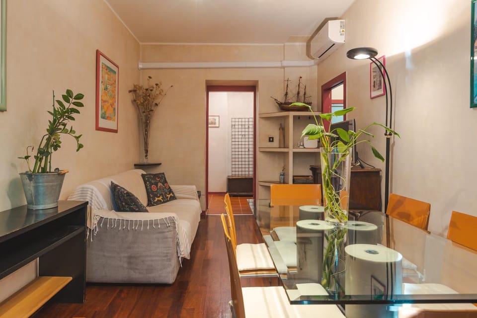 Living room, Seating area, Dining area, air conditioner