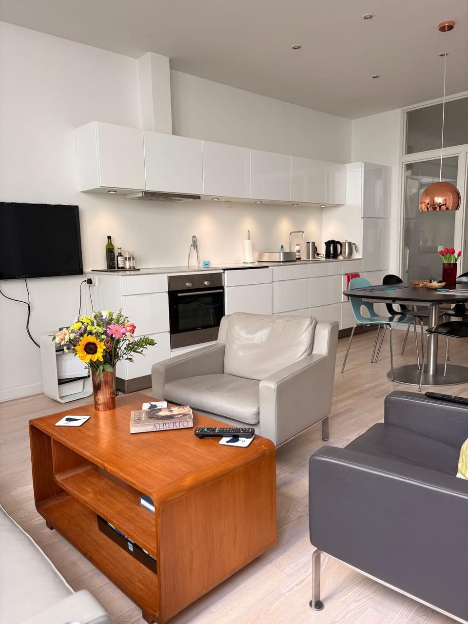 Kitchen or kitchenette, Living room