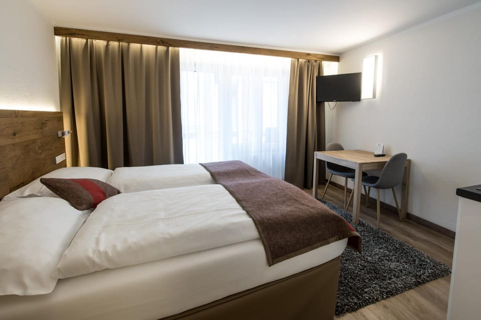 Bed, Photo of the whole room, Seating area, Bedroom