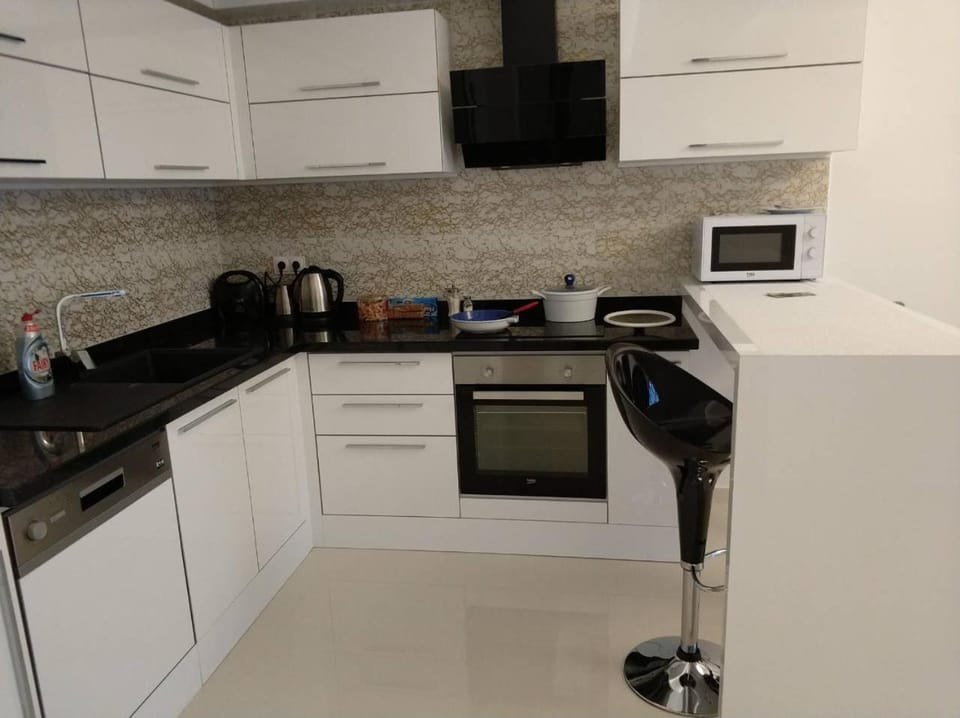 Kitchen or kitchenette, Photo of the whole room, Decorative detail, Decorative detail, Dining area, On site