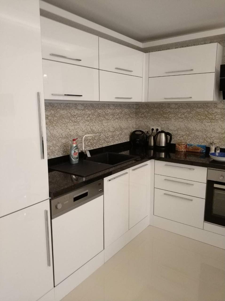 Kitchen or kitchenette, Photo of the whole room, Decorative detail, Decorative detail, Dining area, On site