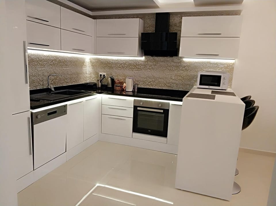 Kitchen or kitchenette, Photo of the whole room, Decorative detail, Dining area, On site