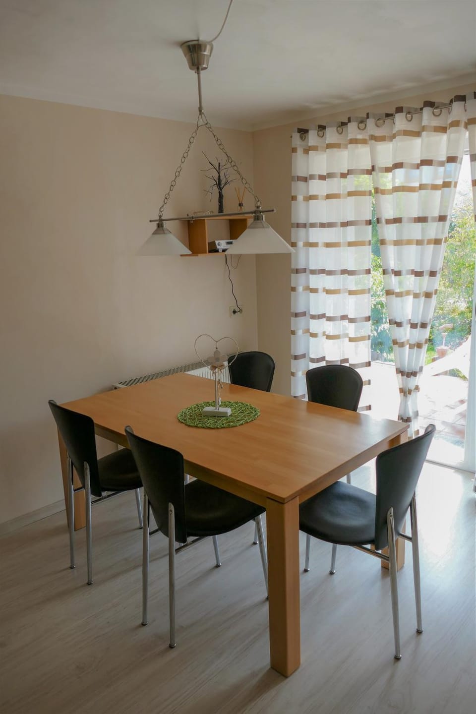 Kitchen or kitchenette, Photo of the whole room, Decorative detail, Decorative detail, Seating area