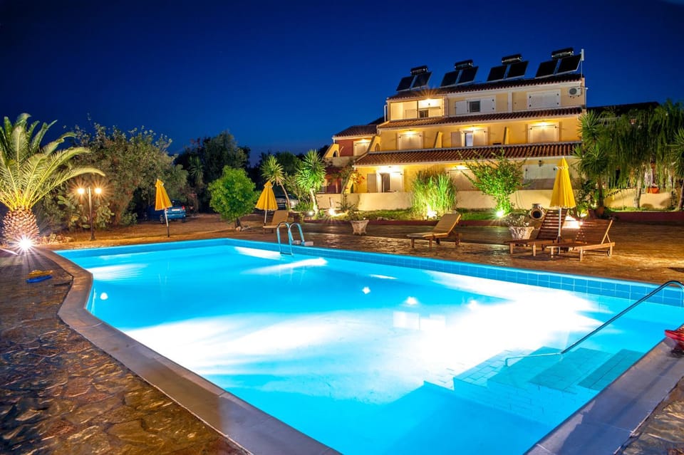 Day, Swimming pool
