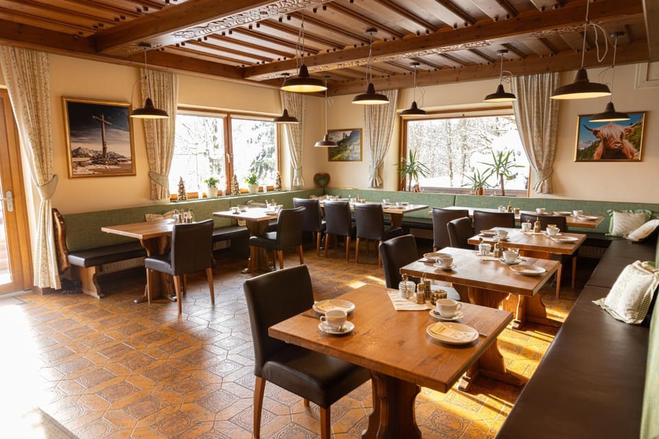 Restaurant/places to eat, Food and drinks, Breakfast