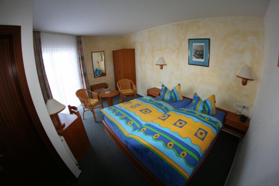 Day, Photo of the whole room