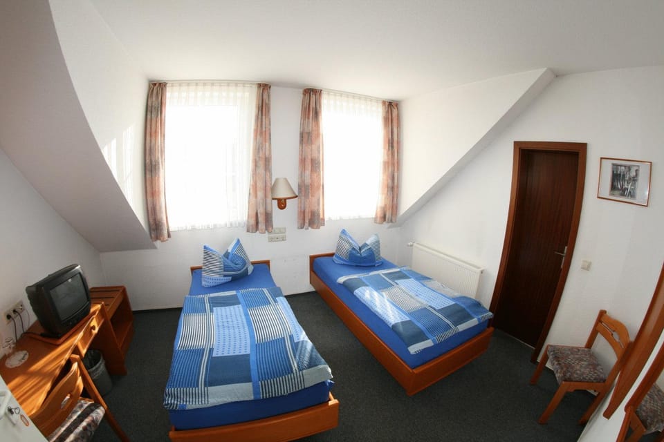 Day, Photo of the whole room