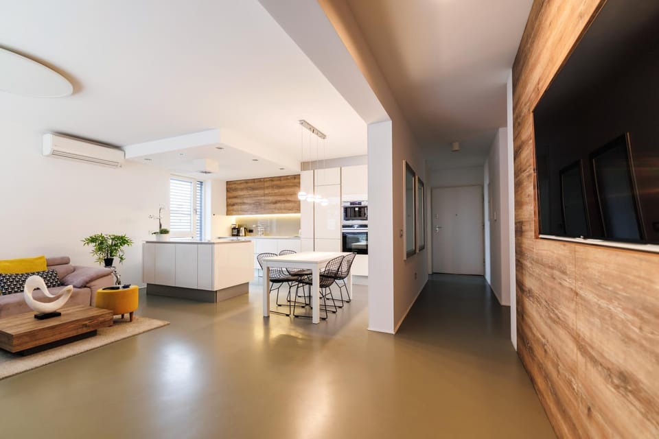 TV and multimedia, Kitchen or kitchenette, Living room, Seating area, Dining area, oven, stove