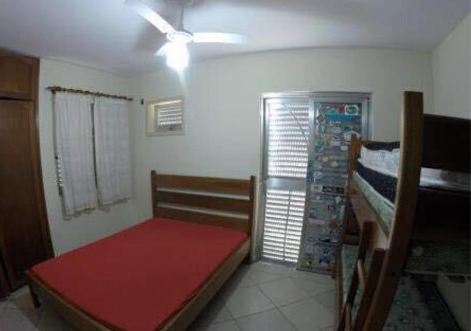 Bedroom, bunk bed, Family
