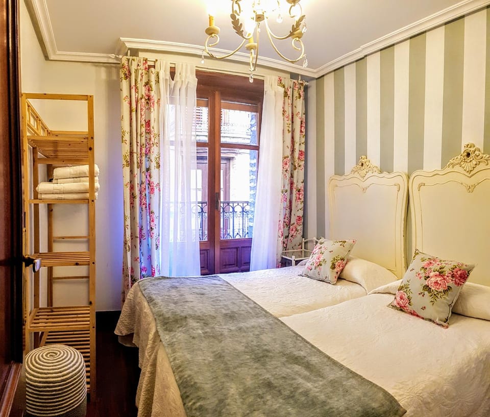 Bed, Balcony/Terrace, Balcony/Terrace, Photo of the whole room, Bedroom