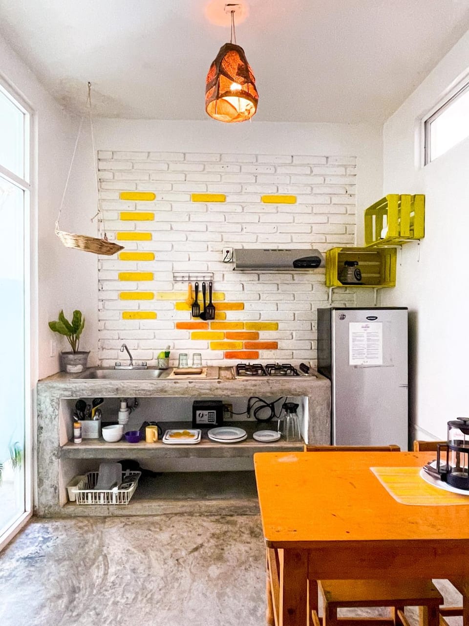 Kitchen or kitchenette, Dining area, stove