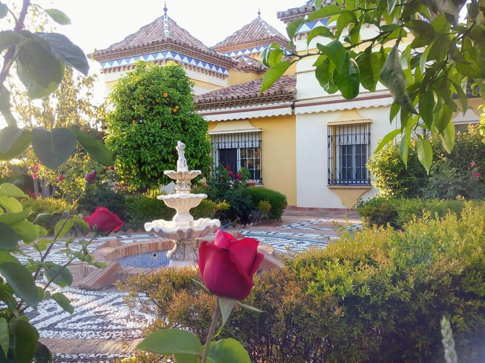 Nearby landmark, Restaurant/places to eat, Facade/entrance, Natural landscape, Garden, Lobby or reception, Fitness centre/facilities, Garden view, Lake view, Landmark view, Mountain view, Pool view, River view, Supermarket/grocery shop, Shopping Area