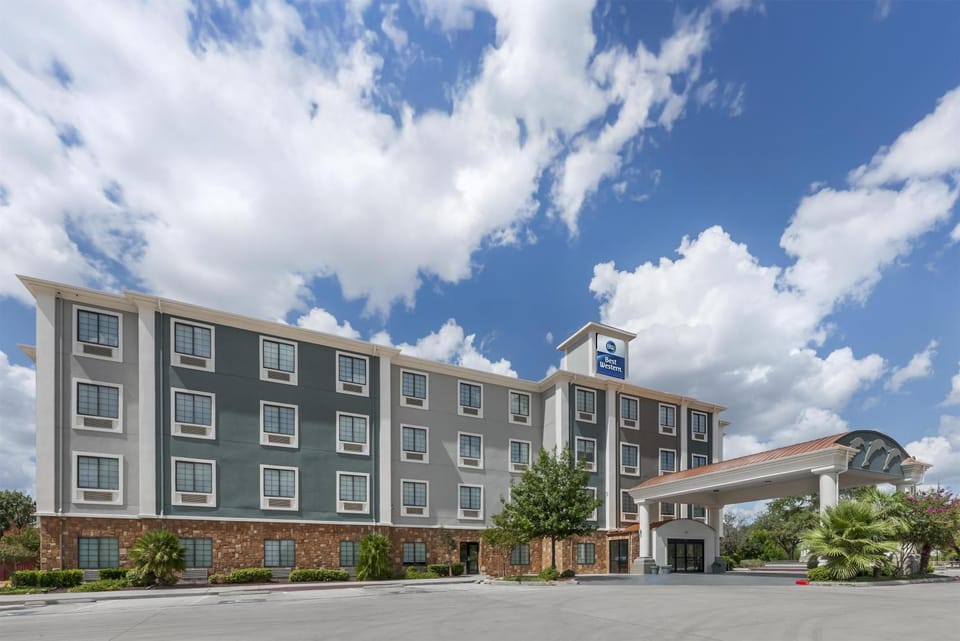 Property building, Facade/entrance