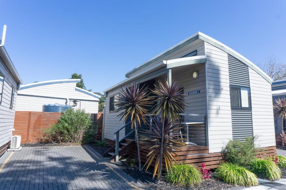Shoal Bay Holiday Park Campground/ 
RV Resort in Shoal Bay