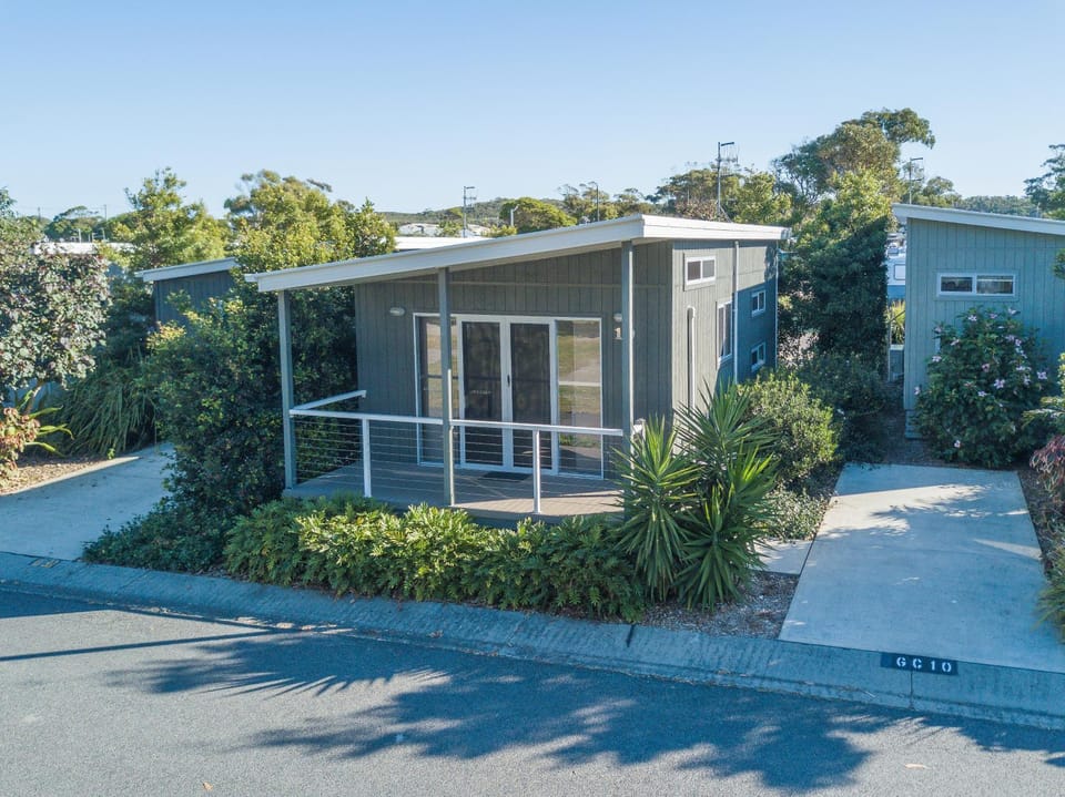 Fingal Bay Holiday Park Campground/ 
RV Resort in Fingal Bay