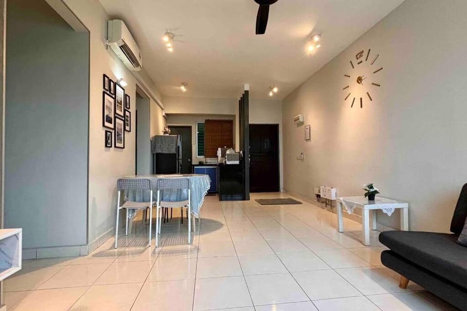Living room, Dining area, fireplace