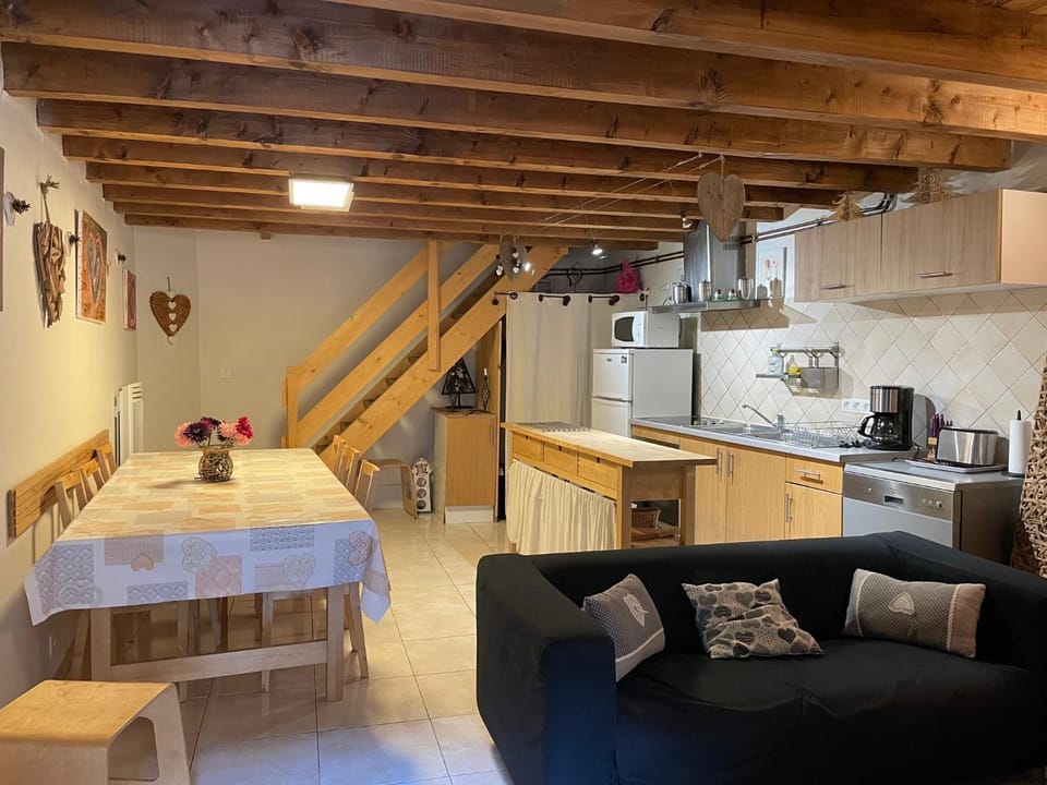 Kitchen or kitchenette, Living room, Dining area, oven, stove, toaster