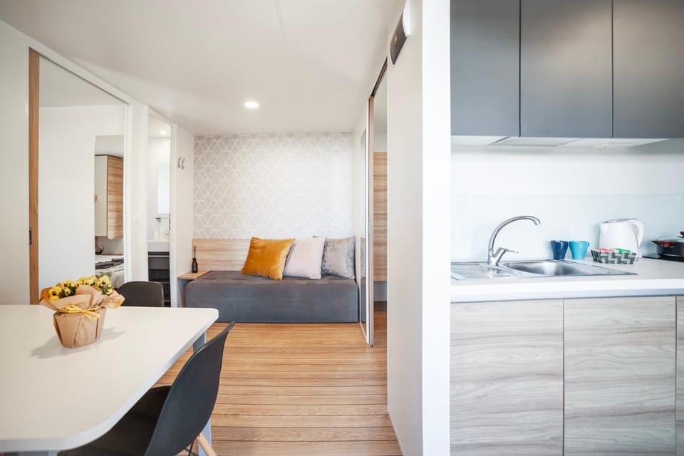 Kitchen or kitchenette, Living room